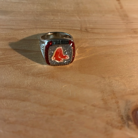 Boston Red Sox champion ring - Picture 2 of 3